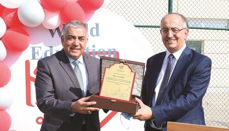 البروفيسور البقاعين والبروفيسور علي شمخة