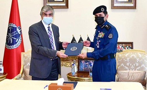 الفريق خالد المكراد ود.جاسم الأنصاري يتبادلان بروتوكول التعاون