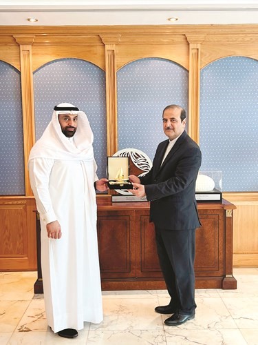 د.يوسف الرومي مستقبلا السفير الإيراني محمد إيراني