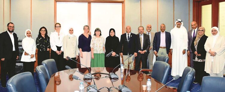 نائب مدير جامعة الكويت للعلوم الطبية د. نورة السويح مع وفد جامعة أوتاغو النيوزلندية